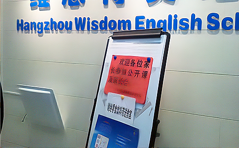 RFID超高頻讀寫器UR5206應(yīng)用于培訓場所人員管理